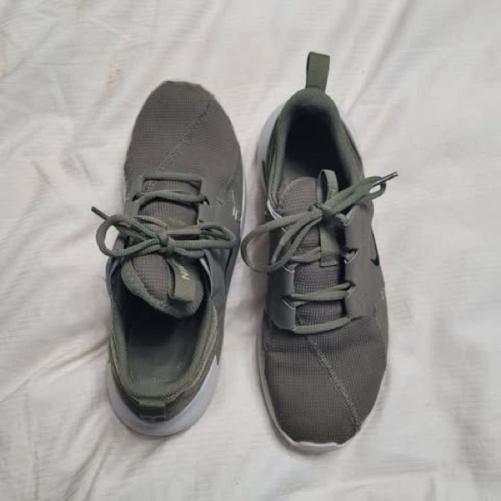 Nike E Series Olive Green Size 9 Men’s Sneakers